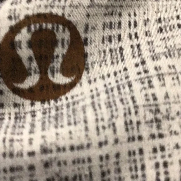 Lululemon Shorts XL - Picture 2 of 2